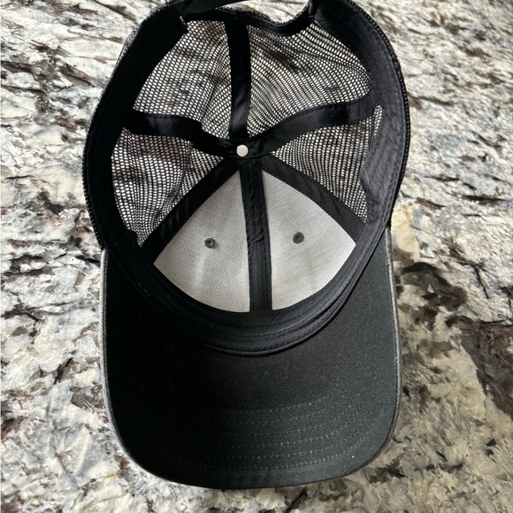 North face trucker hat. Black/grey - Picture 2 of 2